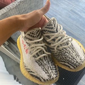Yeezy zebras size 4